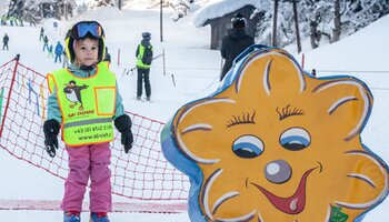 Kind lernt skifahren beim Babylift in Viehhofen | © Ski Dome Oberschneider